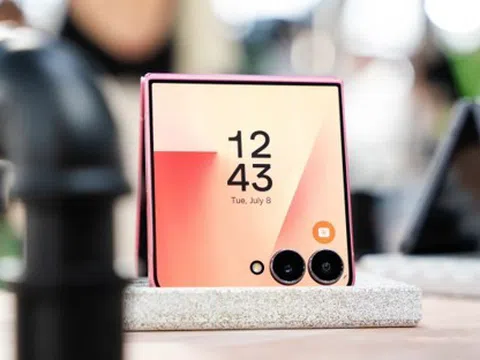Galaxy AI có thể làm Galaxy Z Flip 8 thông minh hơn trong các thao tác ngắn