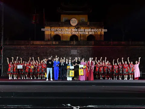 Sáng tạo và tỏa sáng: Hưng Đạo (Hà Nội) thắng lớn tại Hội Diễn Dân vũ Quốc tế "Sắc Màu Di Sản"