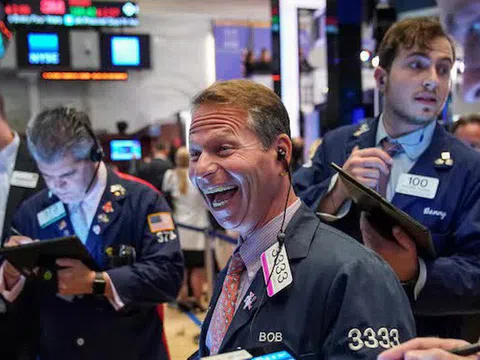 Phố Wall hồi phục sau tuần tồi tệ nhất kể từ tháng 10, Dow Jones tăng hơn 200 điểm