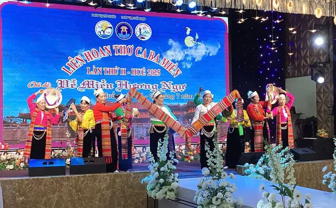 Huế mùa thơ hội ngộ: Liên hoan Thơ ca ba miền 2025