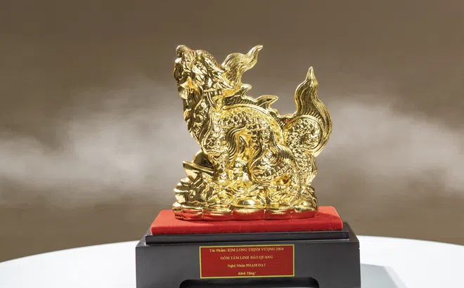 Gốm Tâm linh Bảo Quang và NSƯT Phạm Đạt tri ân khách hàng tặng 1000 linh vật “Kim Long Thịnh Vượng"