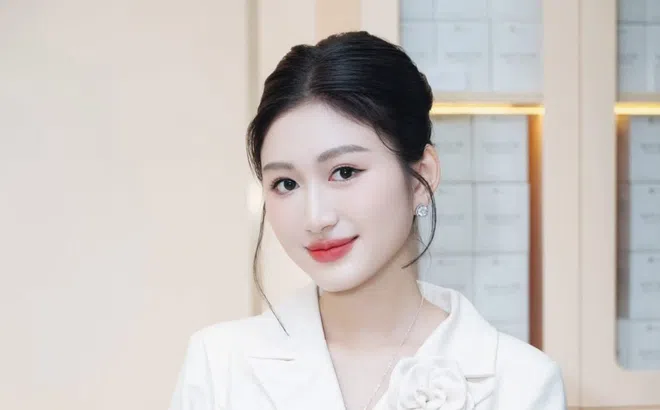 Khổng Diễm Quỳnh (SenVera): Nhan Sắc, Tài Năng Là Lợi Thế; Đạo Đức, Tri Thức Mới Là Con Đường Dài Hạn